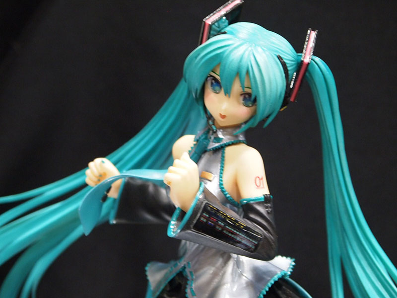 Illustration for article titled Quick! Zone of the Enders or Miku Hatsune Figures? Which Do You Want?